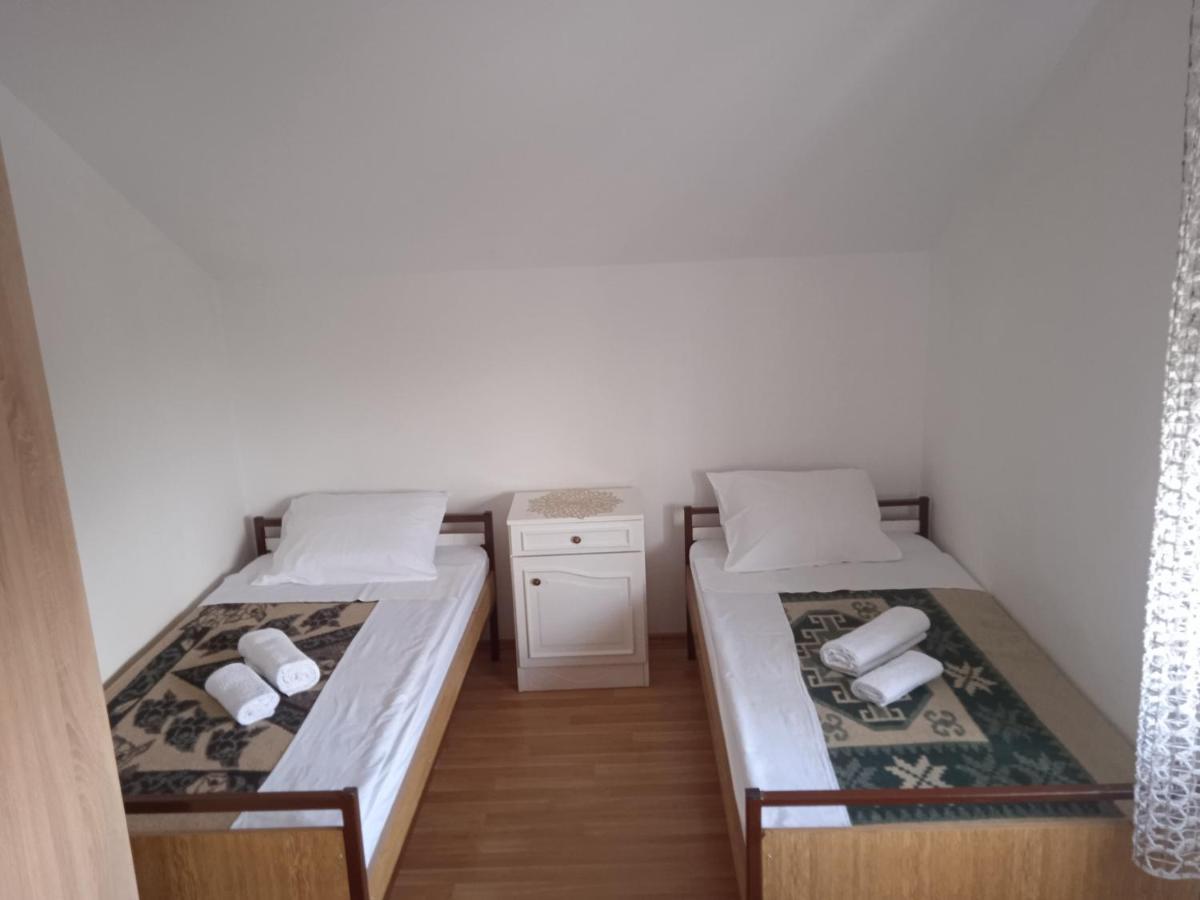 Hostel Vera - Airport Podgorica Mitrovici  Zewnętrze zdjęcie