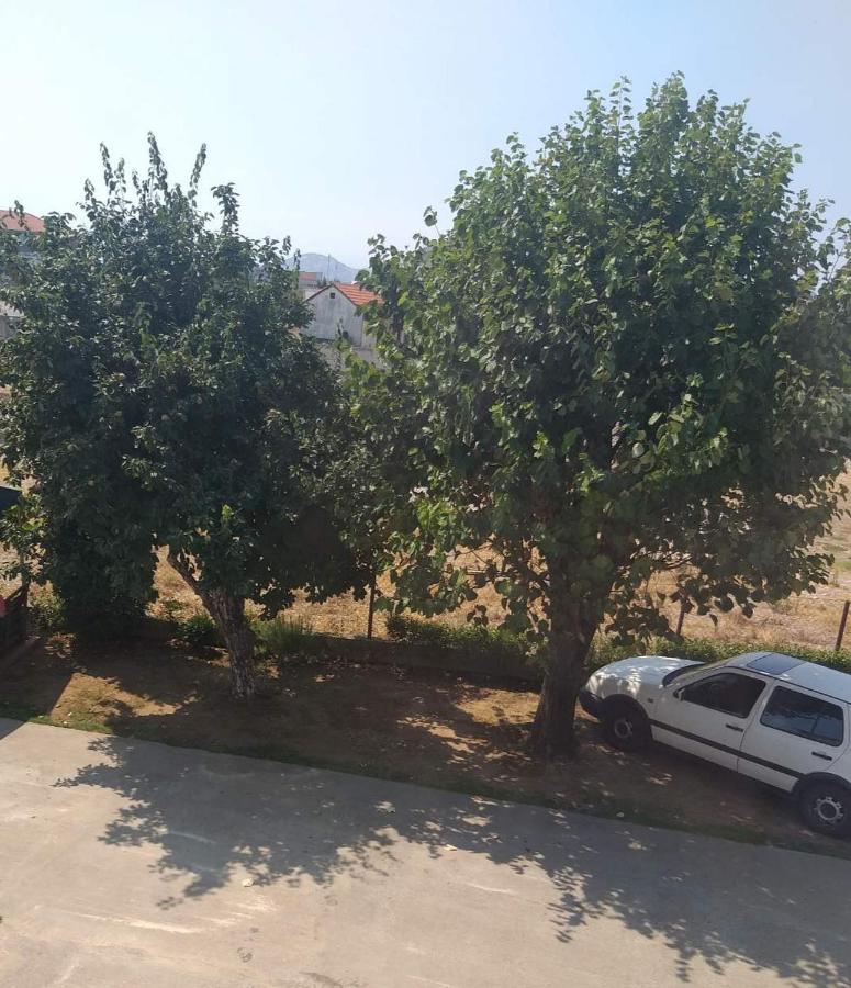 Hostel Vera - Airport Podgorica Mitrovici  Zewnętrze zdjęcie