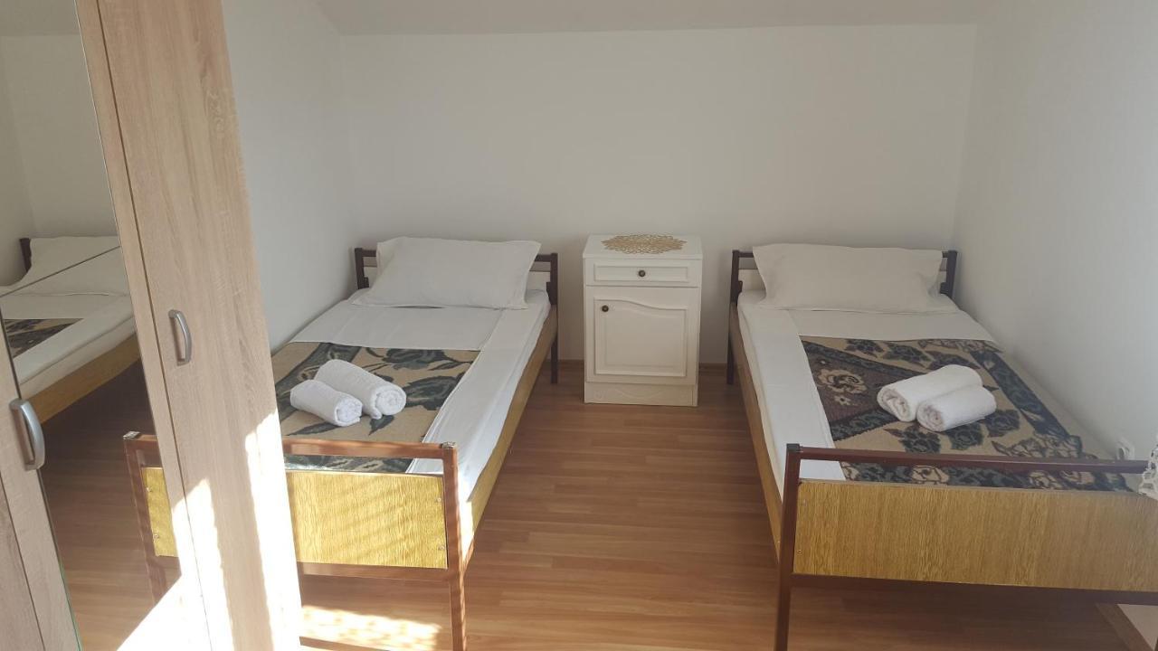 Hostel Vera - Airport Podgorica Zewnętrze zdjęcie