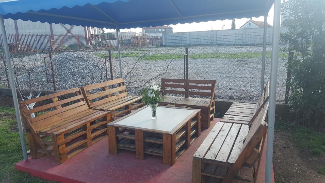 Hostel Vera - Airport Podgorica Mitrovici  Zewnętrze zdjęcie