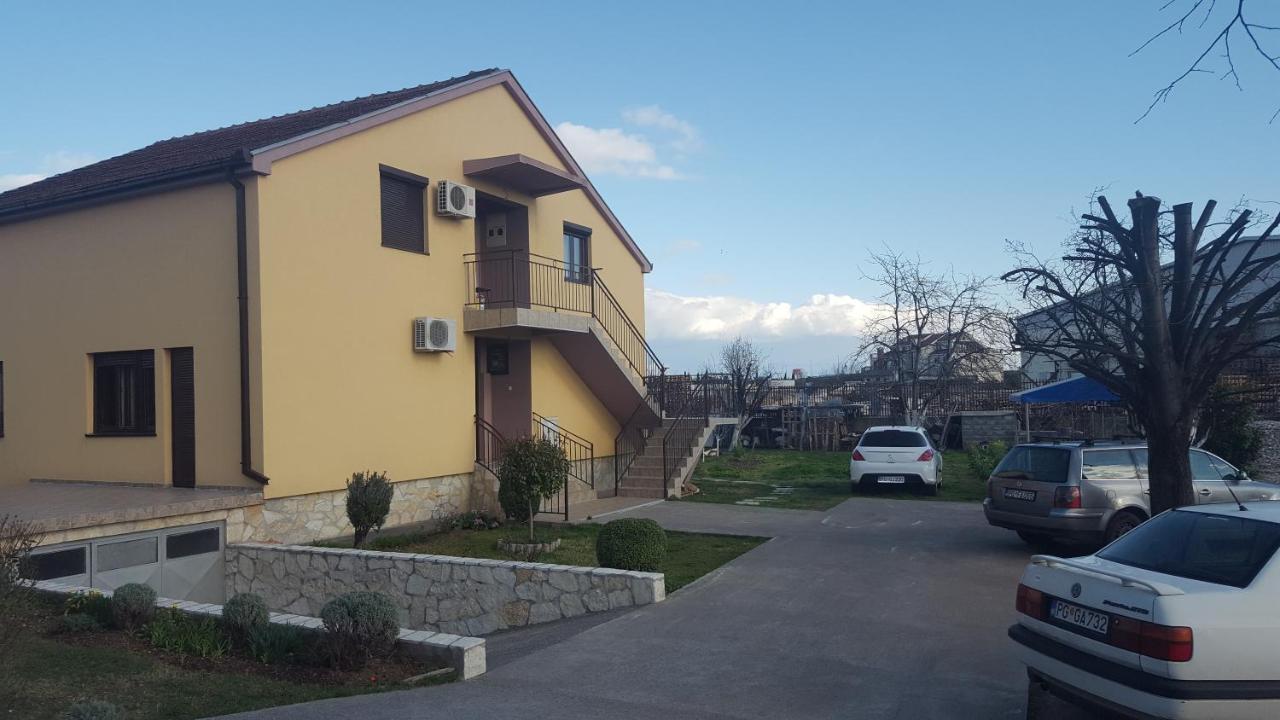 Hostel Vera - Airport Podgorica Mitrovici  Zewnętrze zdjęcie